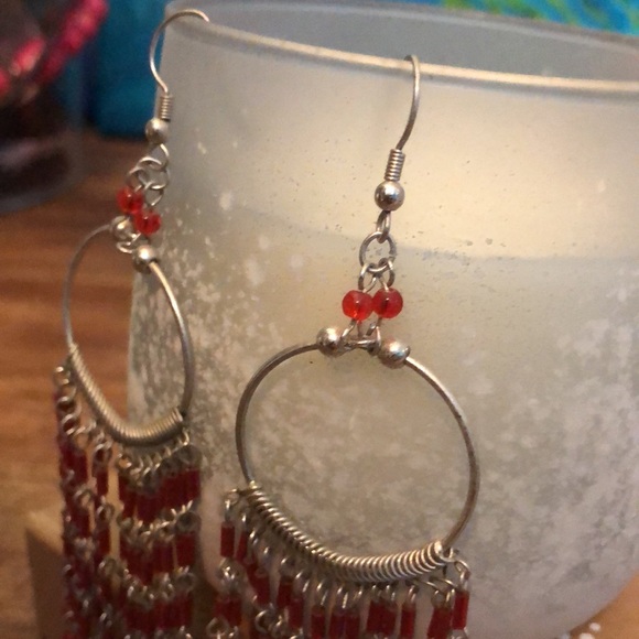 Red long dangling cascade earrings. Glass beads on silver tone metal - Picture 4 of 7